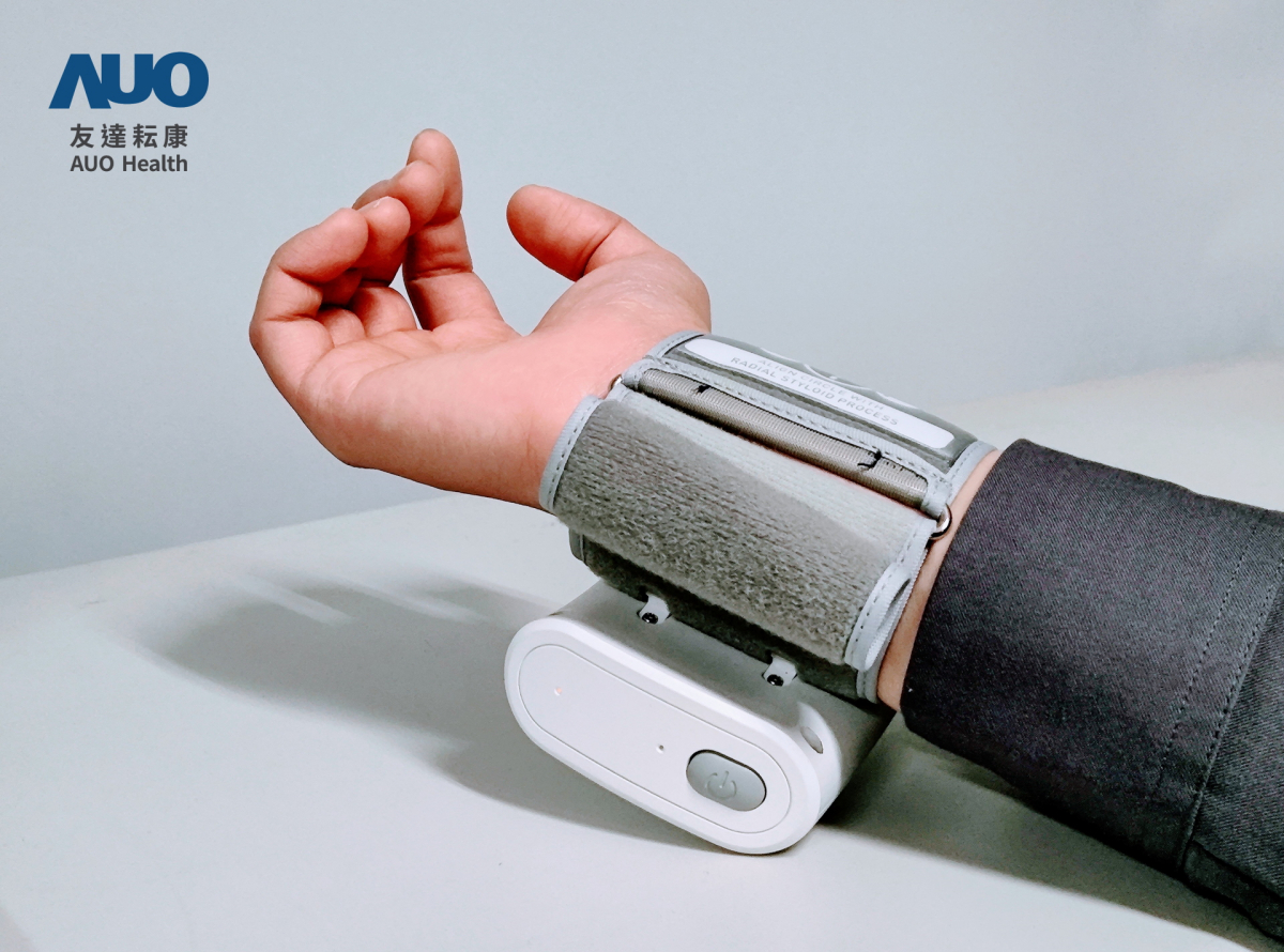 PT电子(中文)官网耘康領先業界推出全台首部「可攜式脈波儀」，不僅提供快速脈象量測與跨平台兼容性，亦可做為未來個人專屬健康管理的新選擇，彰顯PT电子(中文)官网在中醫智慧醫療市場另一突破
